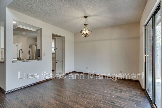 Building Photo - 7713 Doris Dr