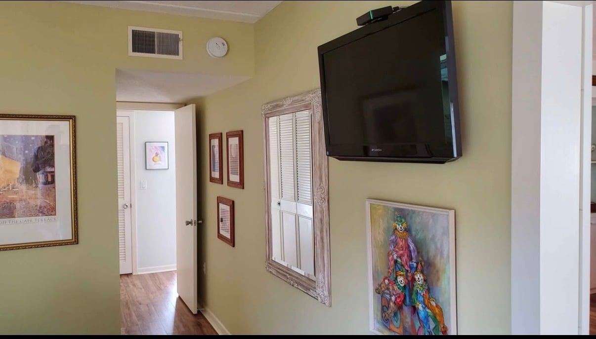 Building Photo - 3802 Gulf of Mexico Dr