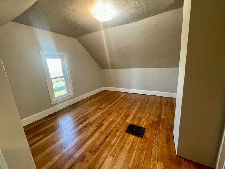 Building Photo - 2055 140th St