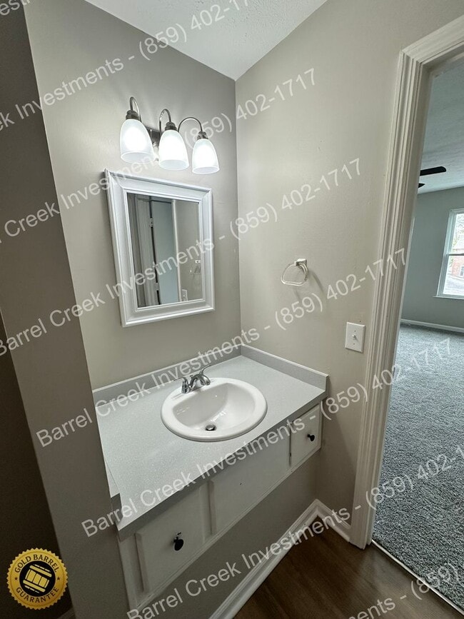 Building Photo - 2-Bed 1.5-Bath Townhome
