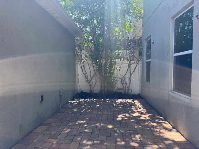 Building Photo - Windermere Landings Highly Desirable 3/2.5 Home...Beautifully Upgraded (2139 sq ft)! MUST SEE!