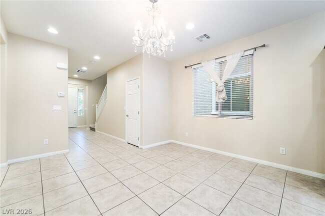 Building Photo - 121 Pictor Ave