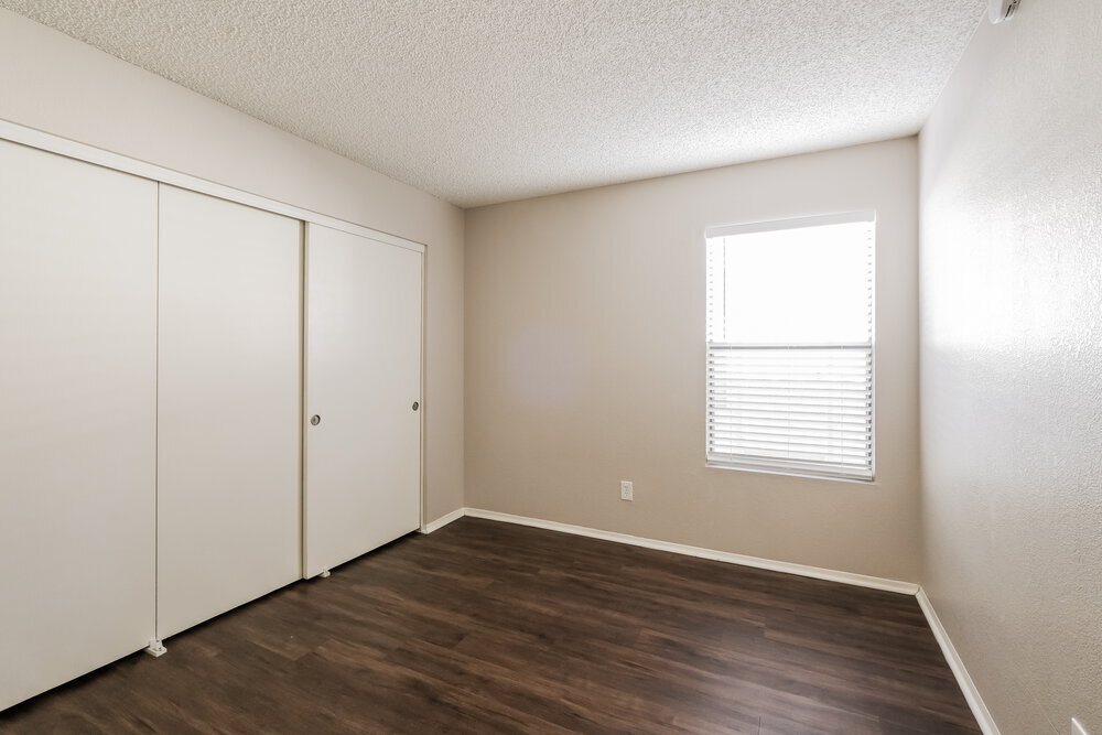Building Photo - 11622 W Olive Dr