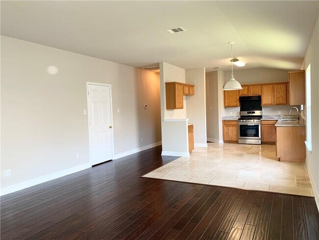 Building Photo - 1517 Darjeeling Dr