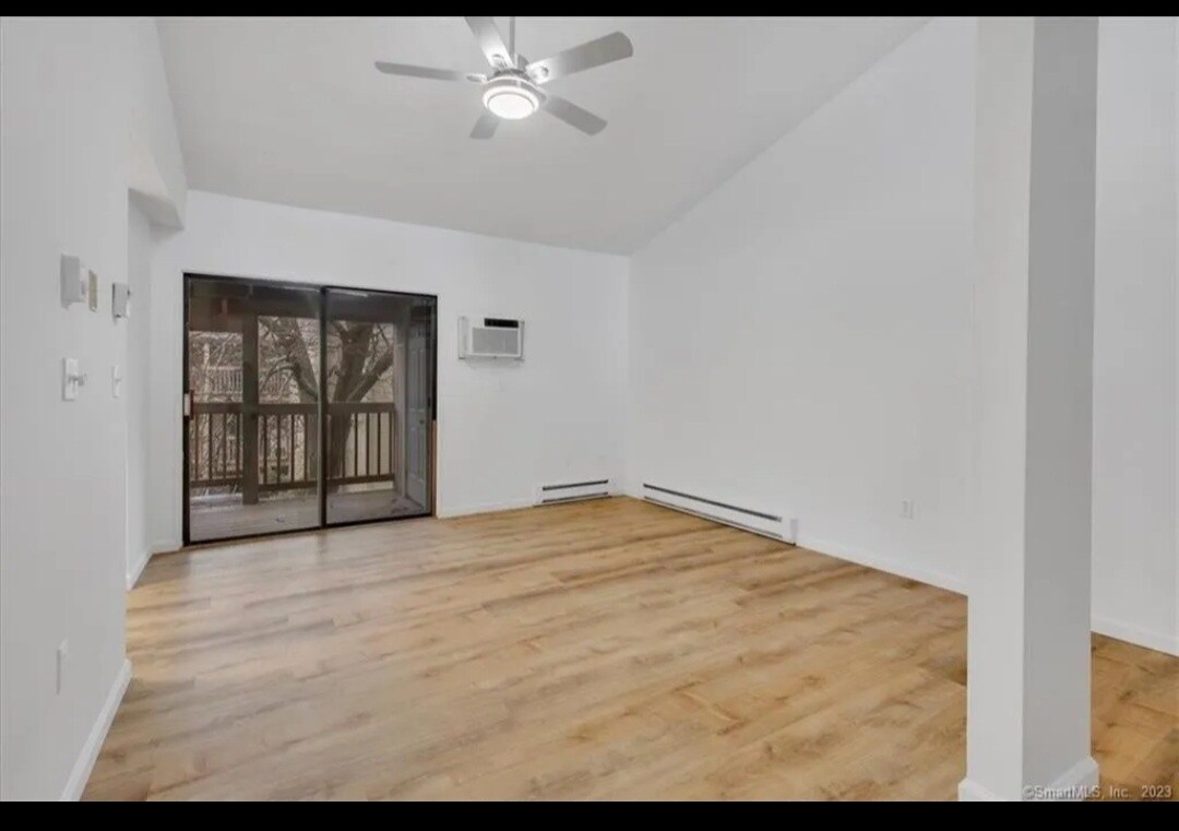 Main floor - 174 Burgundy Hill Ln
