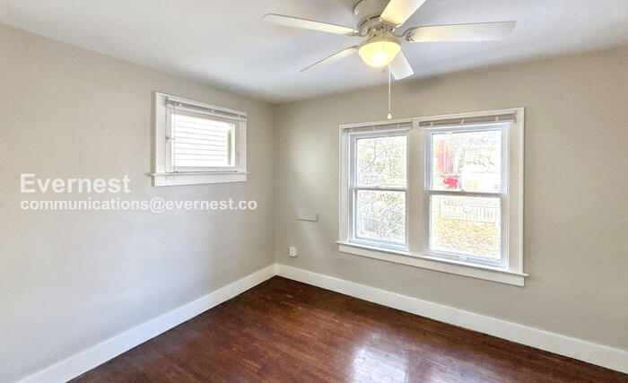 Building Photo - 464 E Oakland Ave