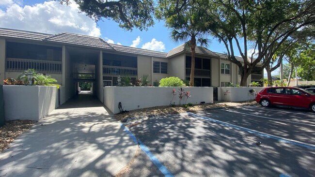 Building Photo - Charming 2/2 Seasonal Rental in Sarasota – Minutes from the Beach! Private Courtyard Included!!