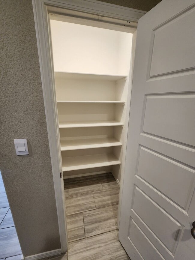 Building Photo - Beautiful 3br 2ba in the South Valley!