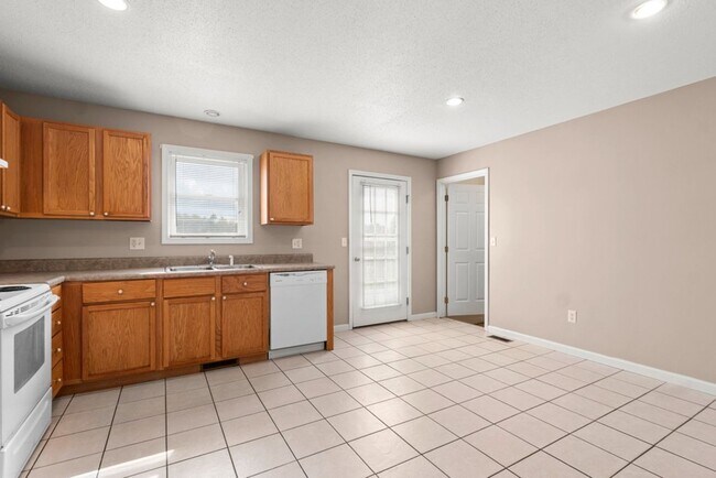 Building Photo - Comanche 178/180