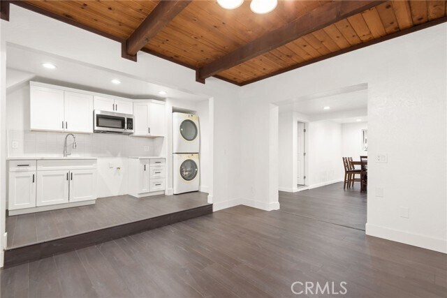 Building Photo - 55305 S Circle Dr