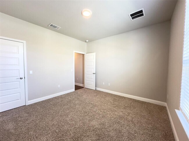 Building Photo - 17916 Umberto Dr