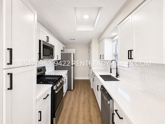 Building Photo - 6906 Feather Creek Dr