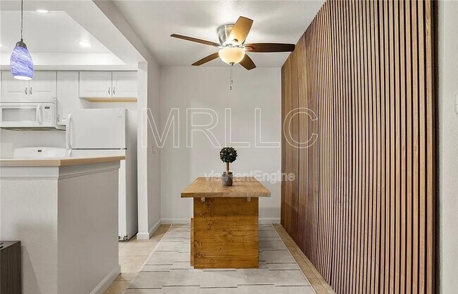 Building Photo - 1068 Calle Del Cerro