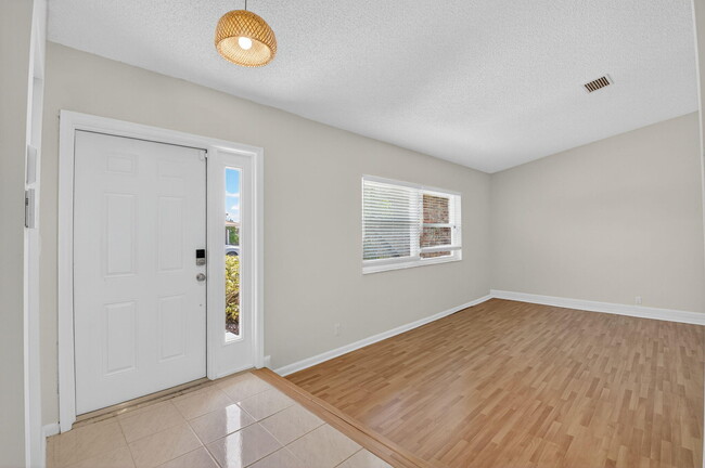 Building Photo - 17414 Spring Tree Ln