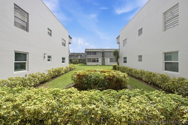 Building Photo - 809 Flanders Q