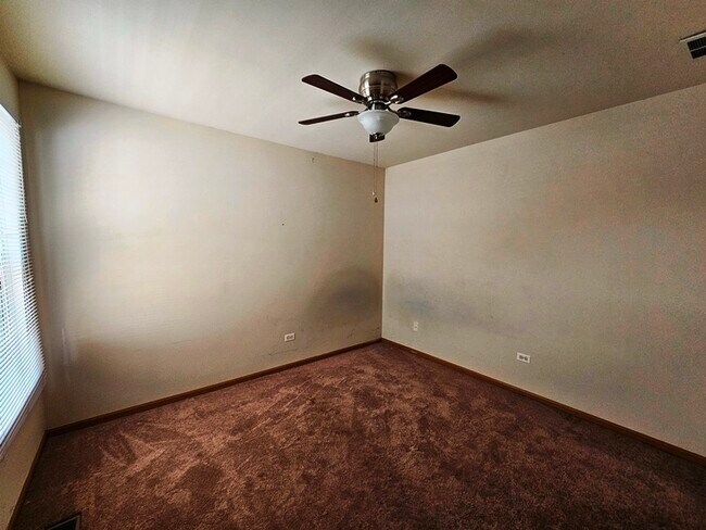 Building Photo - 2944 White Thorn Cir