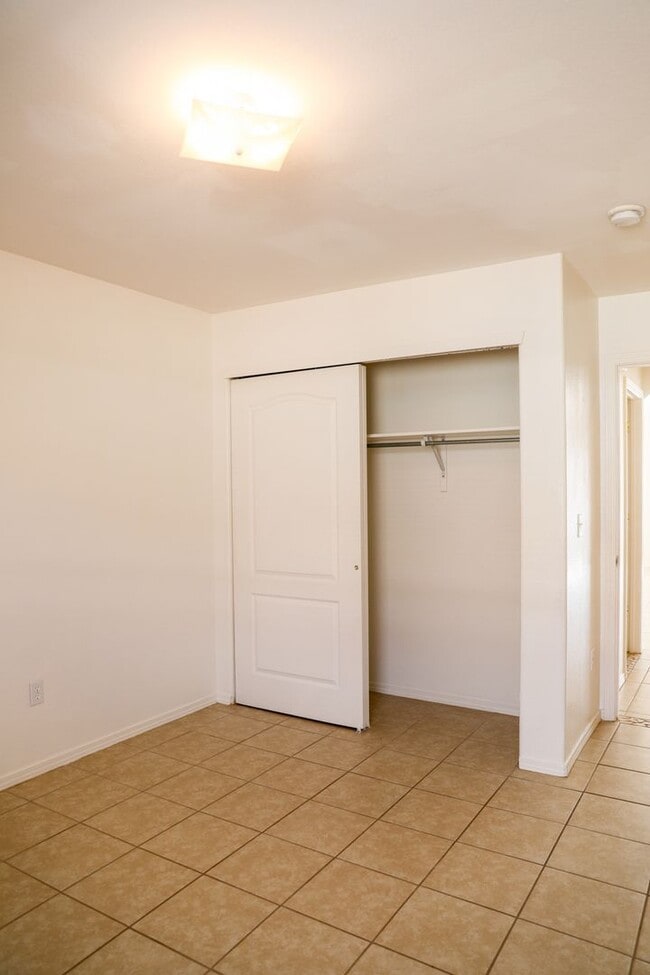 Building Photo - Nice and Spacious 4 Bedroom home Off Hwy 70 & Mesa Grande