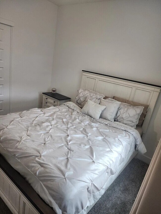 Building Photo - 1BR w/ Utilities Package & Wi-Fi in Stockton