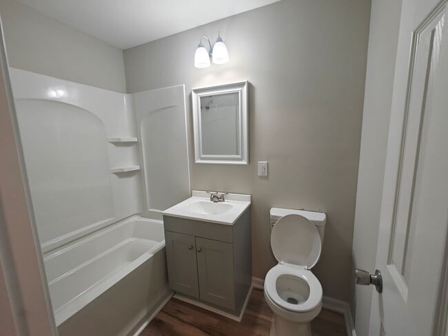 Building Photo - 2 bedroom home