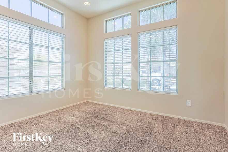Building Photo - 33827 N Slate Creek Dr