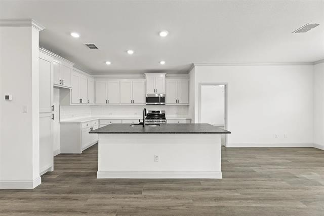 Building Photo - 658 Parkside Dr