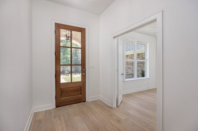 Building Photo - Gorgeous new construction in Flint!