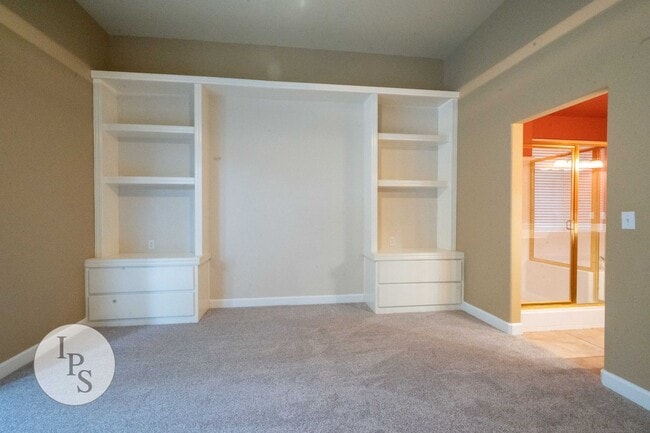 Building Photo - North Fresno Home, 4BR/3BA, in CUSD - Lots of Amenities!