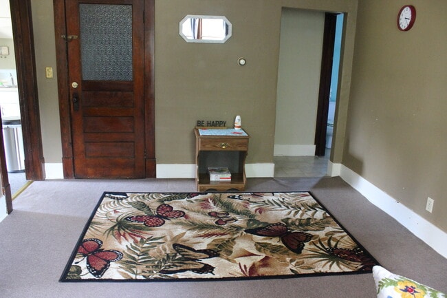 Building Photo - 521 Milwaukee St