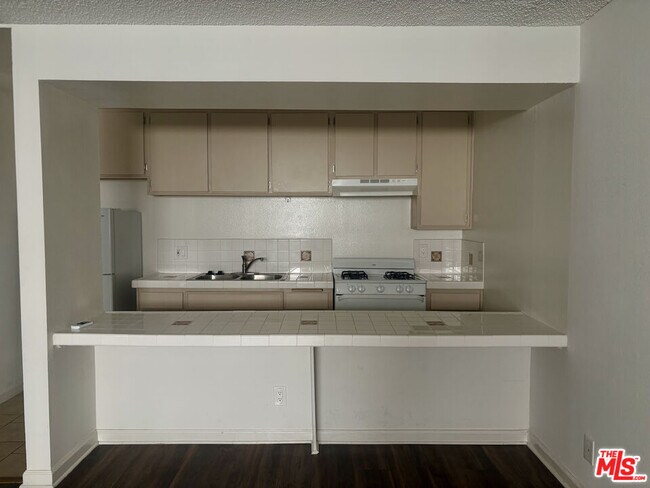 Building Photo - 5418 Hermitage Ave