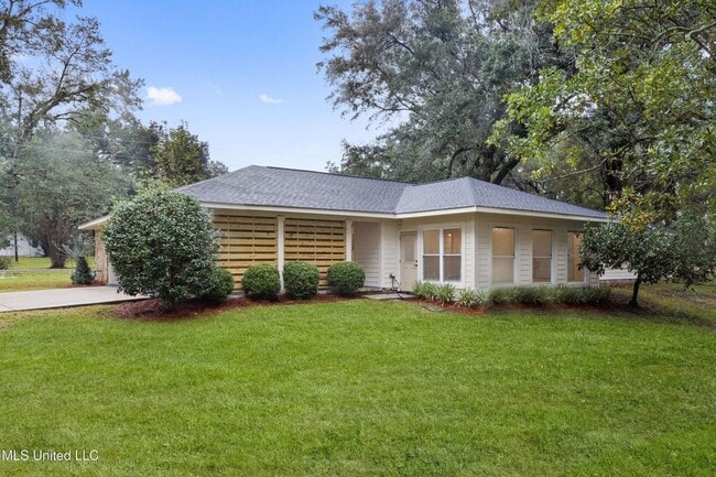 Building Photo - Beautifully Remodeled Home in Historic Gul...