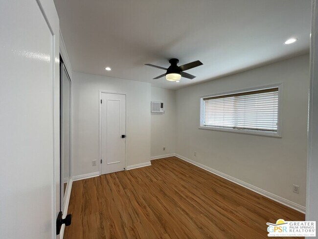 Building Photo - 1104 Masselin Ave