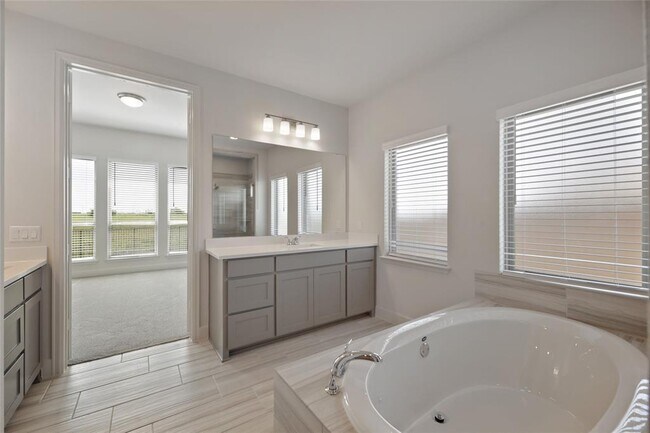 Building Photo - 127 Plumbago Loop
