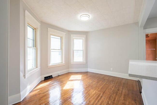 Building Photo - 207 7th Ave