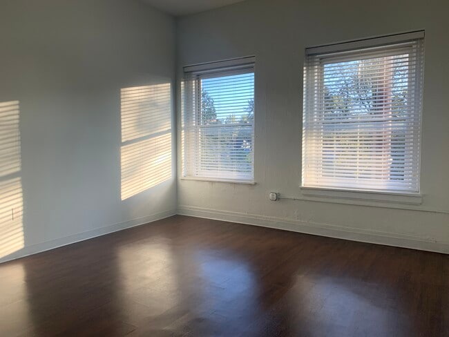 Building Photo - 3000 Bridge Ave