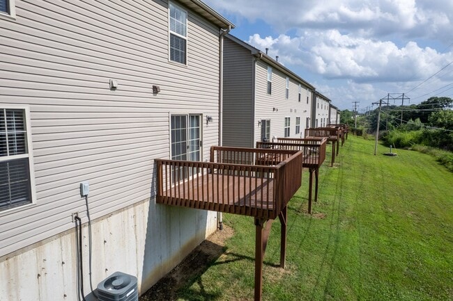 Building Photo - 601-603 Glenstone Dr.