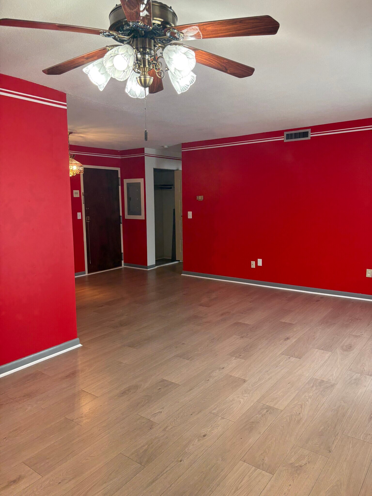 Building Photo - 1274 E Main St