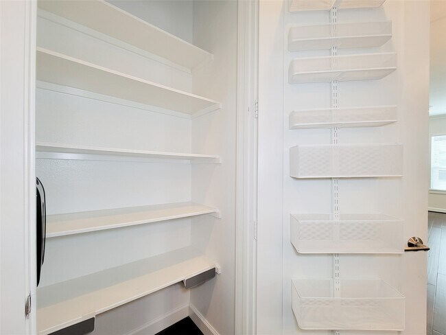 Building Photo - 845 Fisher St