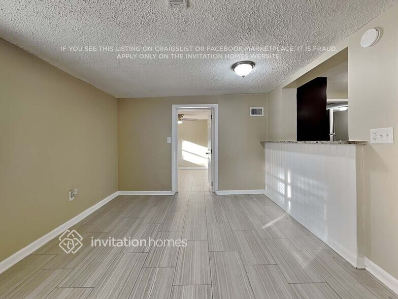 Building Photo - 8261 Greenleaf Cir