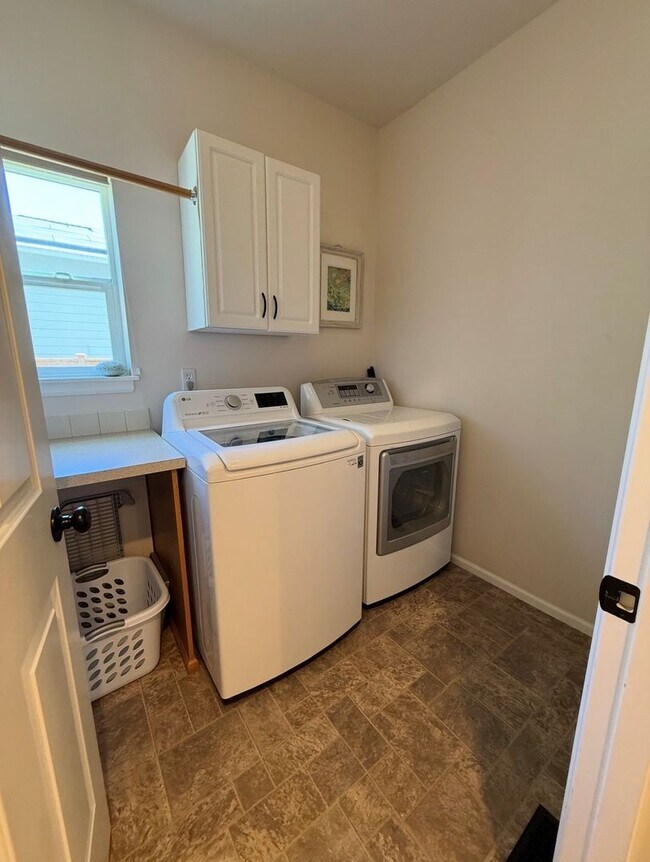 Building Photo - 4bd/2.5ba Snohomish Home