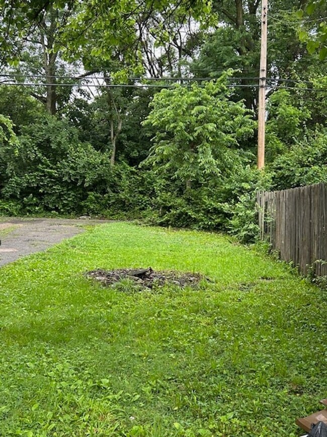 Building Photo - 3 Bedroom, 2 Bath Ranch Home w/Central Air