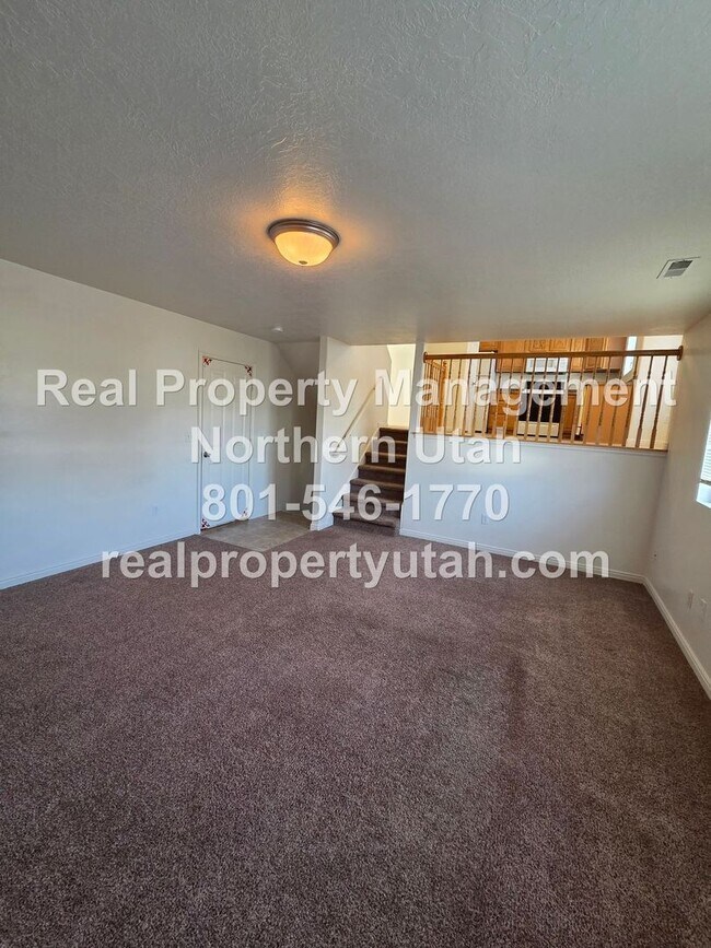 Building Photo - 544 W 2700 S