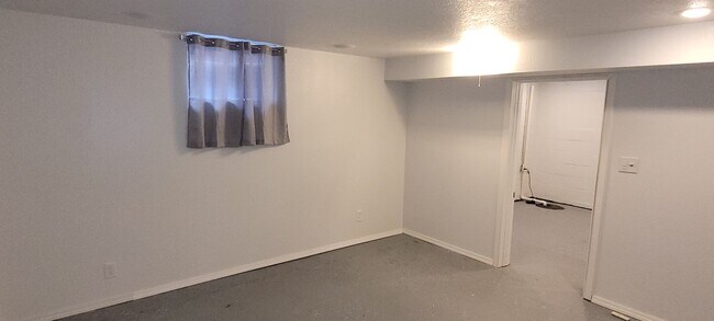 Building Photo - 2124 Maple Ave