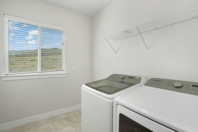 Building Photo - Pet-Friendly Upgraded 4-Bedroom Home with ...