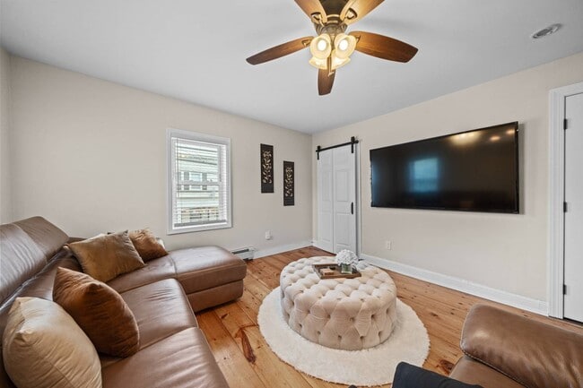 Building Photo - 266 Main St