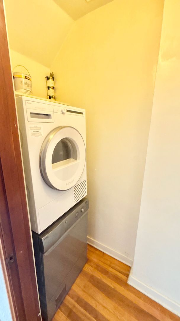 Building Photo - Modern Comfort in the Heart of Hosford Abernethy!