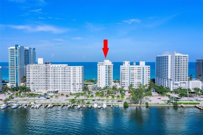 Building Photo - 5001 Collins Ave