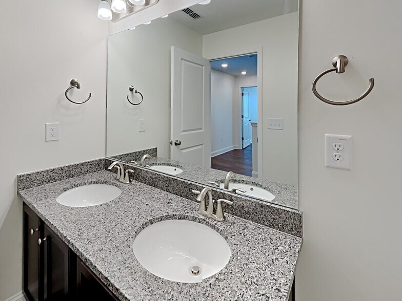 Building Photo - 3273 Brierhill Rd