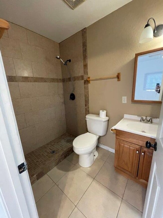 Building Photo - 600 S Roosevelt St