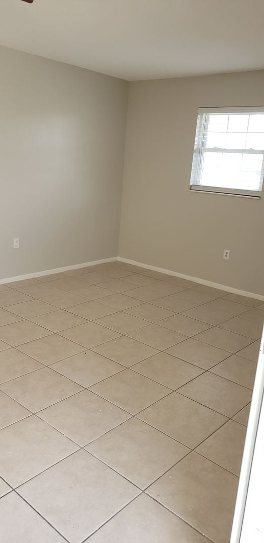 Building Photo - Cozy 2nd floor condo by Lake Underhill