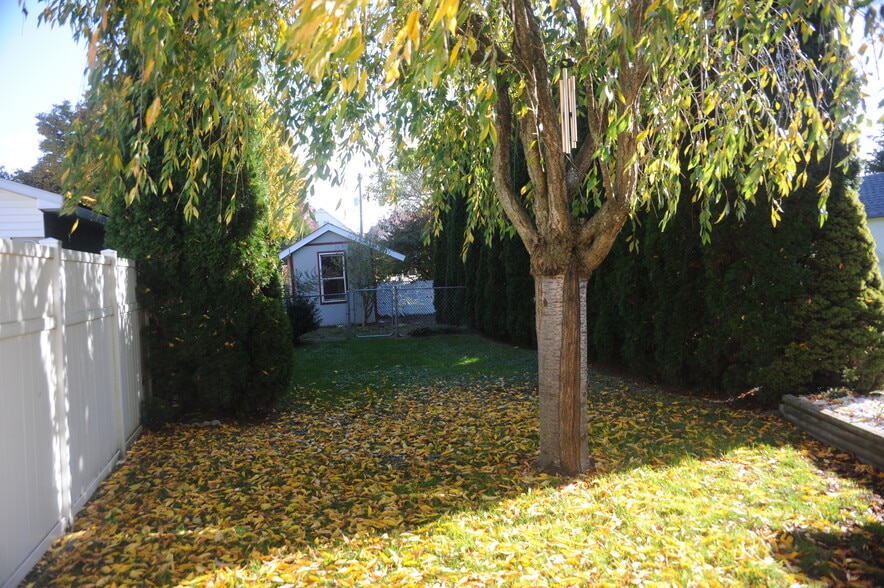 Building Photo - 375 Elm Ave